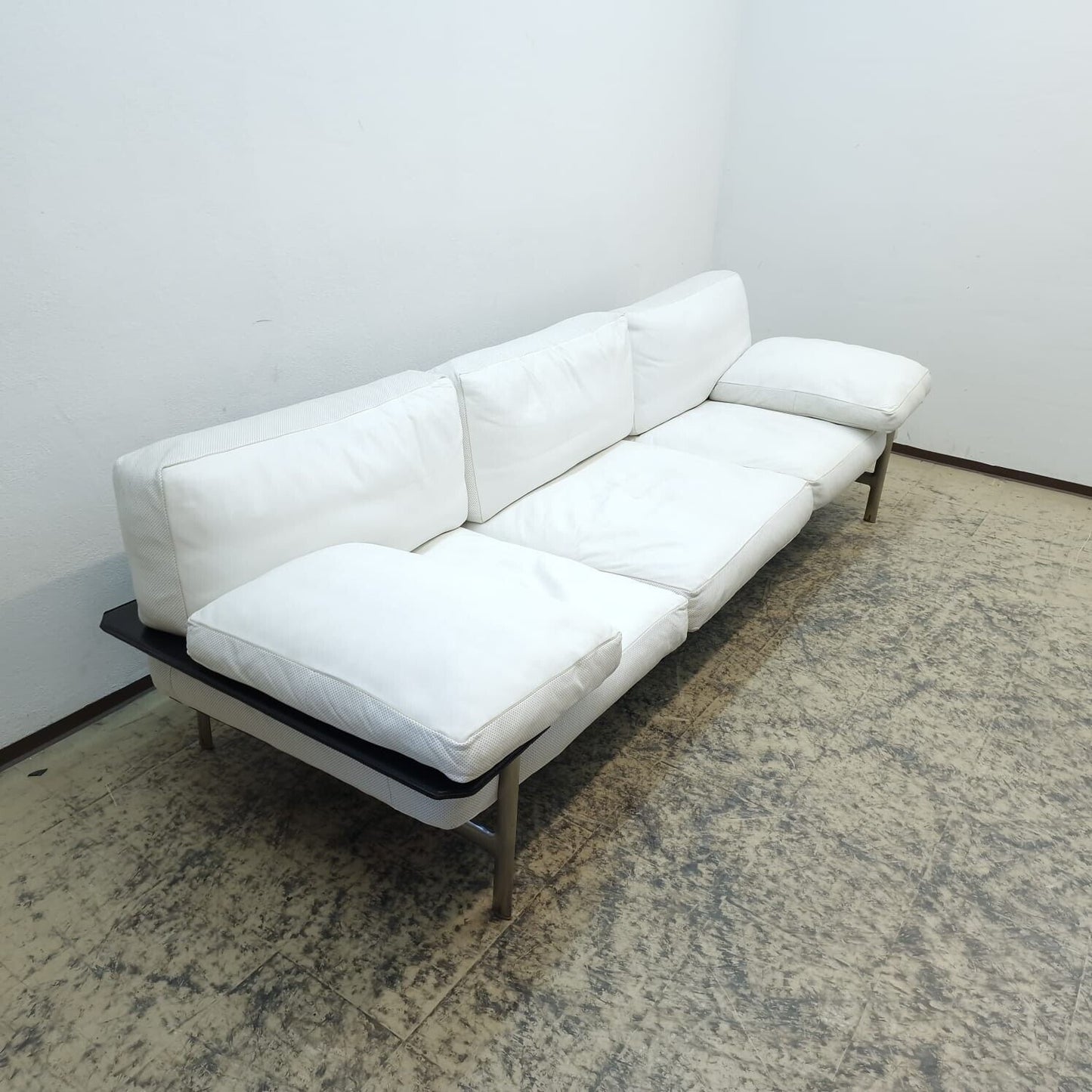 {{ product_title }} – {{ product_type }} von JS Furniture, Designer-Möbel gebraucht.