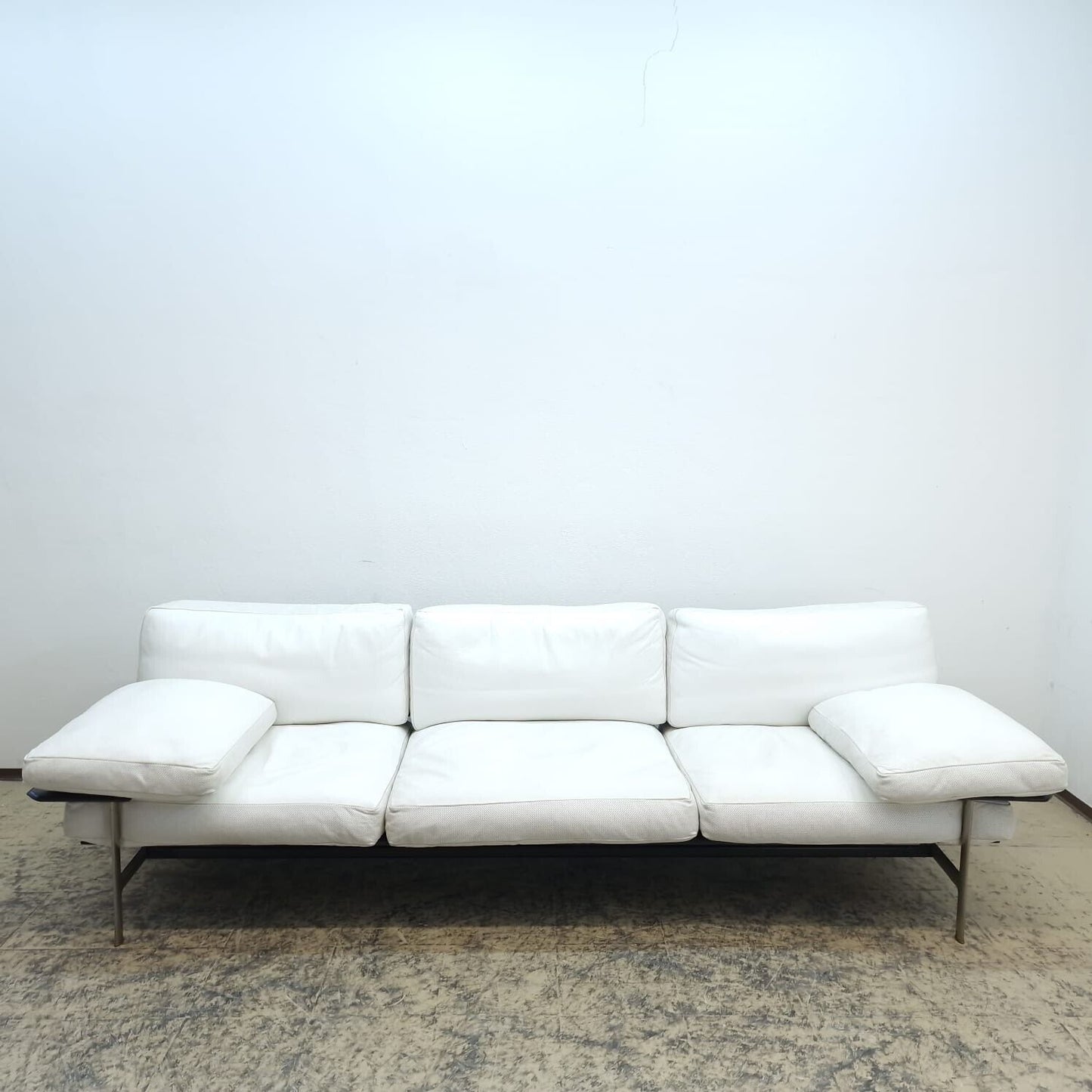 {{ product_title }} – {{ product_type }} von JS Furniture, Designer-Möbel gebraucht.