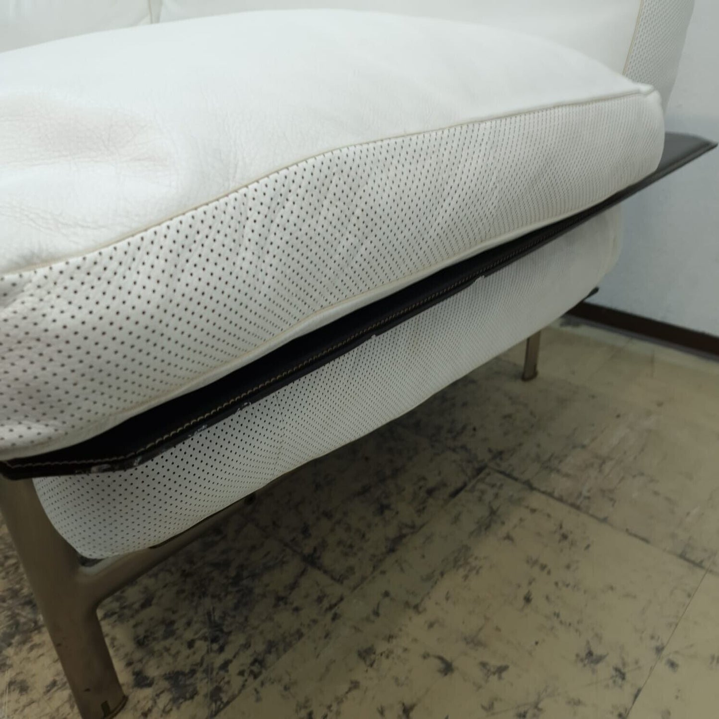 {{ product_title }} – {{ product_type }} von JS Furniture, Designer-Möbel gebraucht.