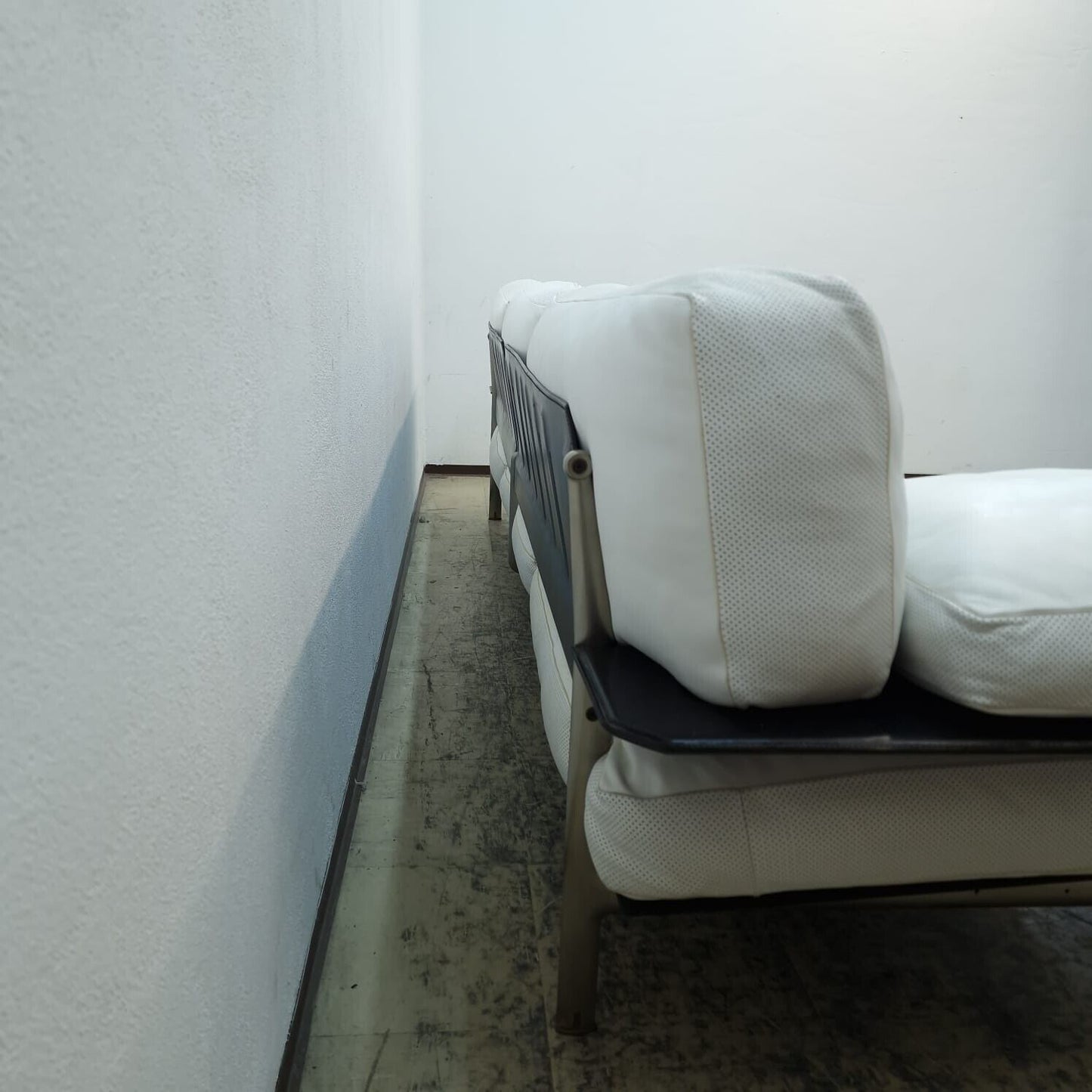{{ product_title }} – {{ product_type }} von JS Furniture, Designer-Möbel gebraucht.