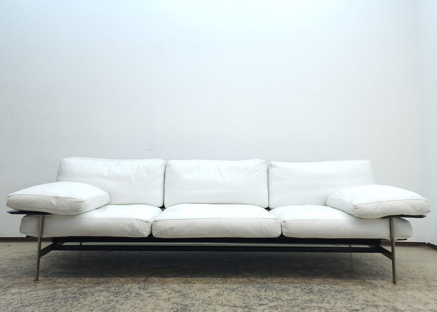 {{ product_title }} – {{ product_type }} von JS Furniture, Designer-Möbel gebraucht.