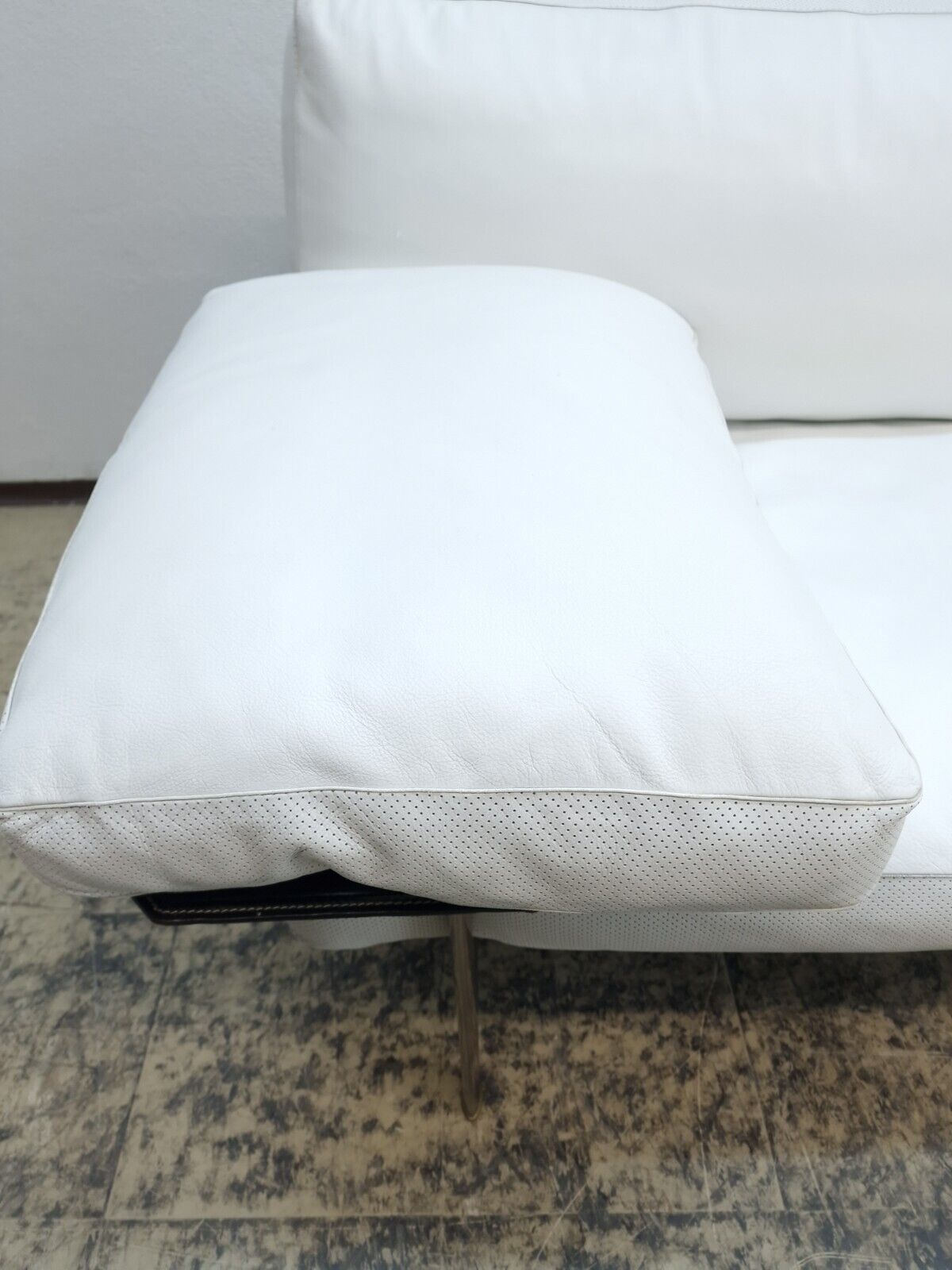 {{ product_title }} – {{ product_type }} von JS Furniture, Designer-Möbel gebraucht.