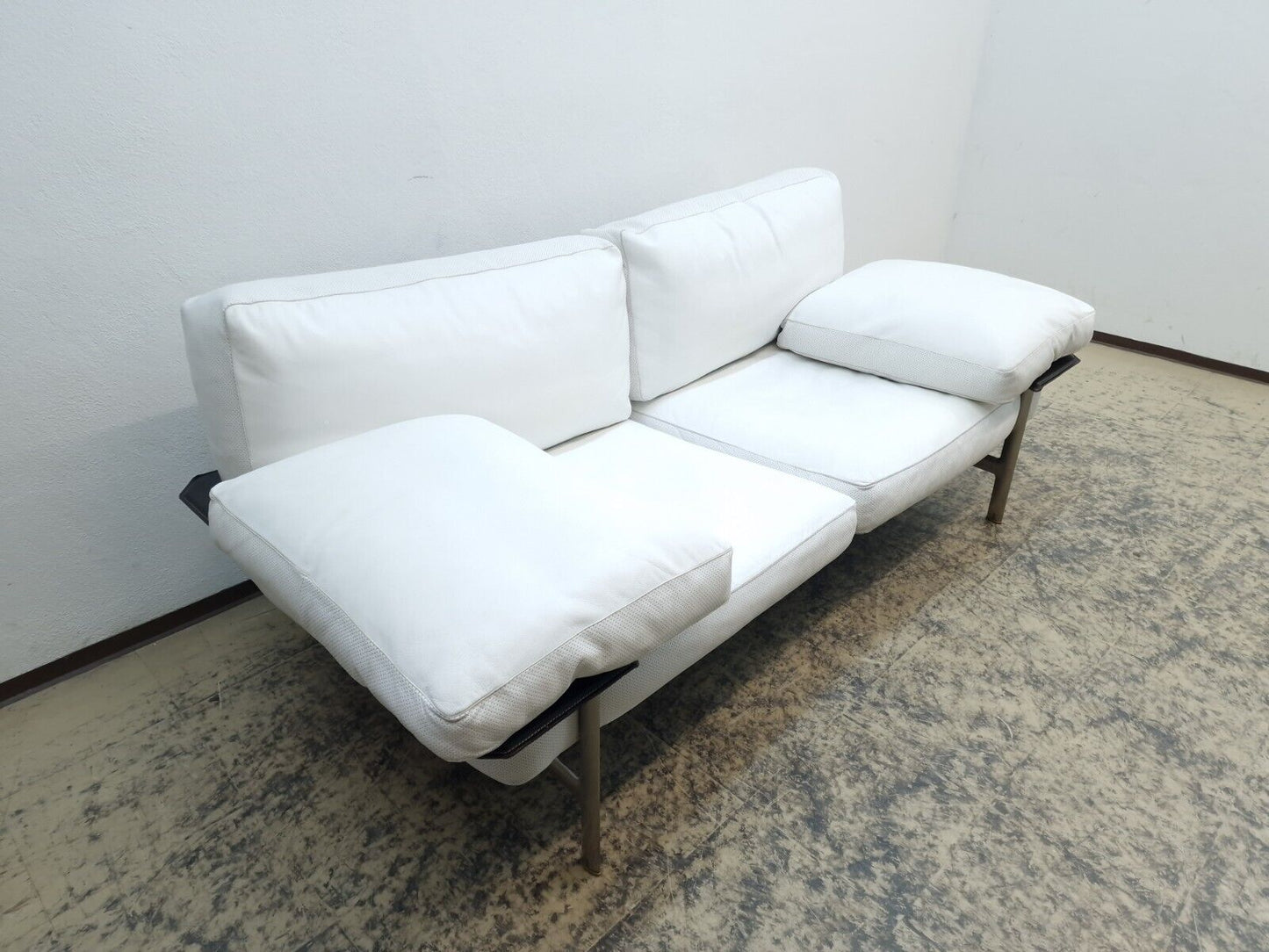{{ product_title }} – {{ product_type }} von JS Furniture, Designer-Möbel gebraucht.