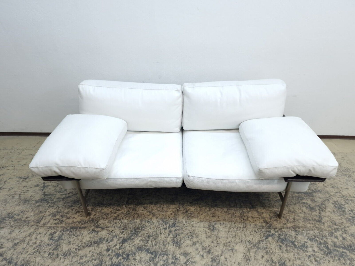 {{ product_title }} – {{ product_type }} von JS Furniture, Designer-Möbel gebraucht.
