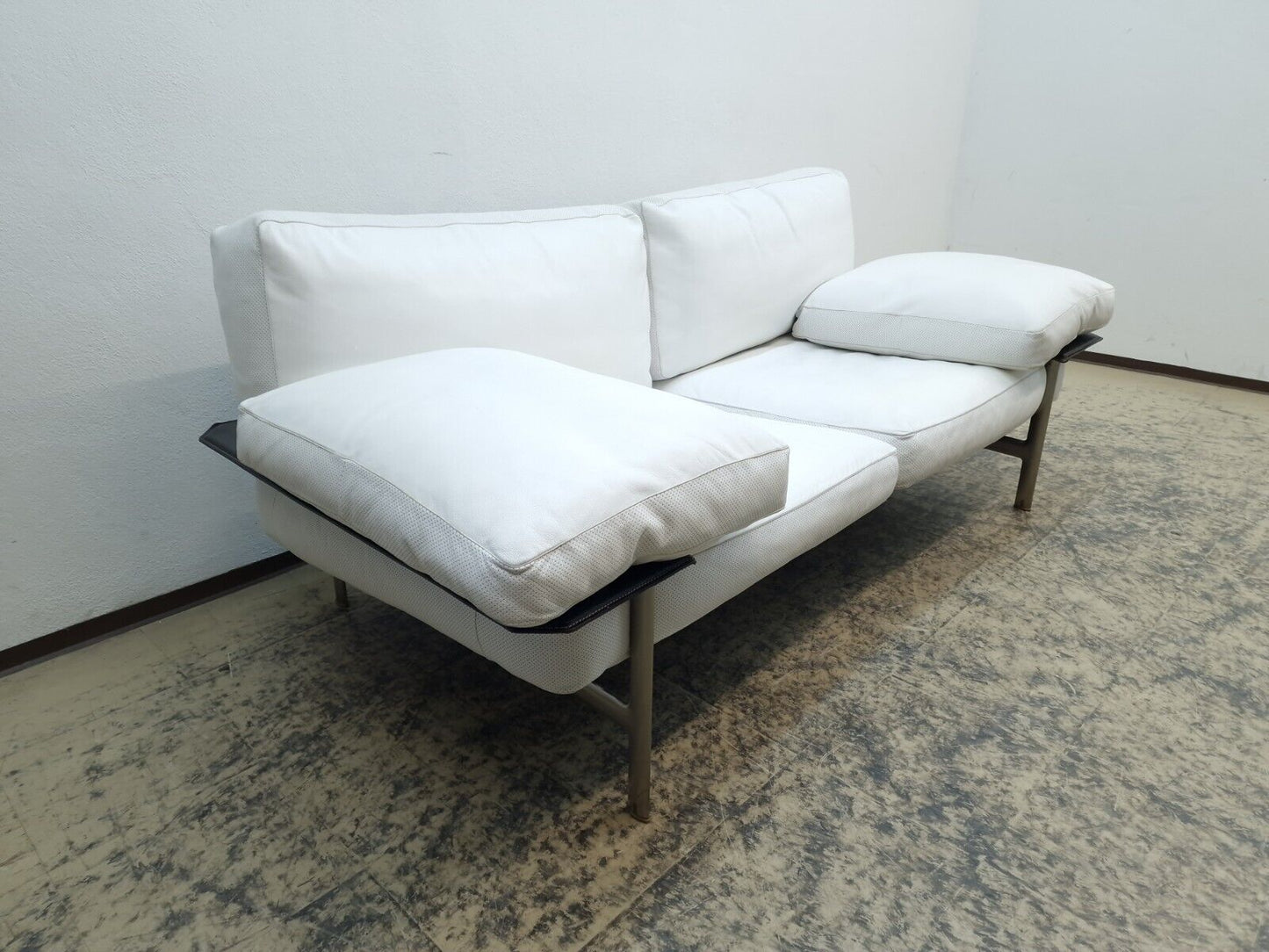 {{ product_title }} – {{ product_type }} von JS Furniture, Designer-Möbel gebraucht.