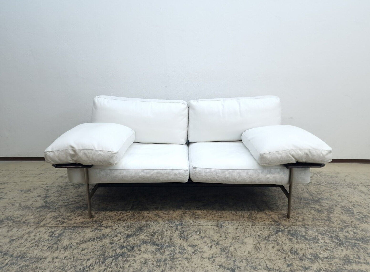 {{ product_title }} – {{ product_type }} von JS Furniture, Designer-Möbel gebraucht.