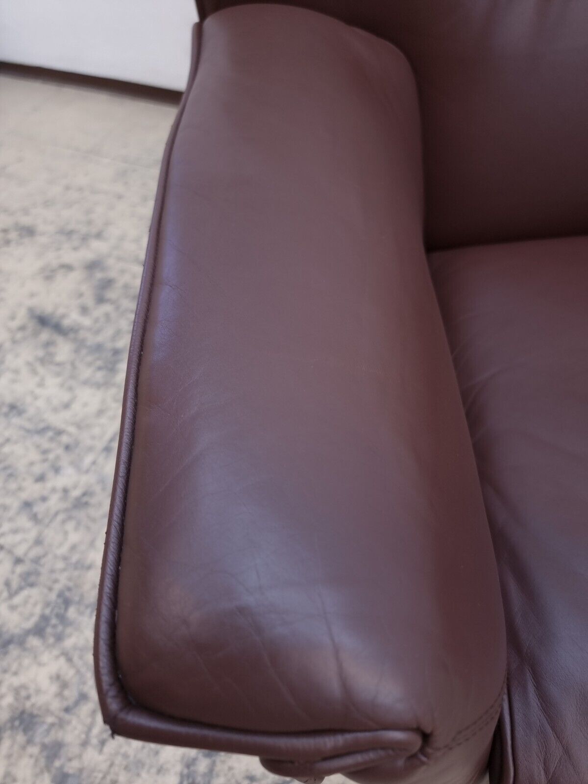 {{ product_title }} – {{ product_type }} von JS Furniture, Designer-Möbel gebraucht.