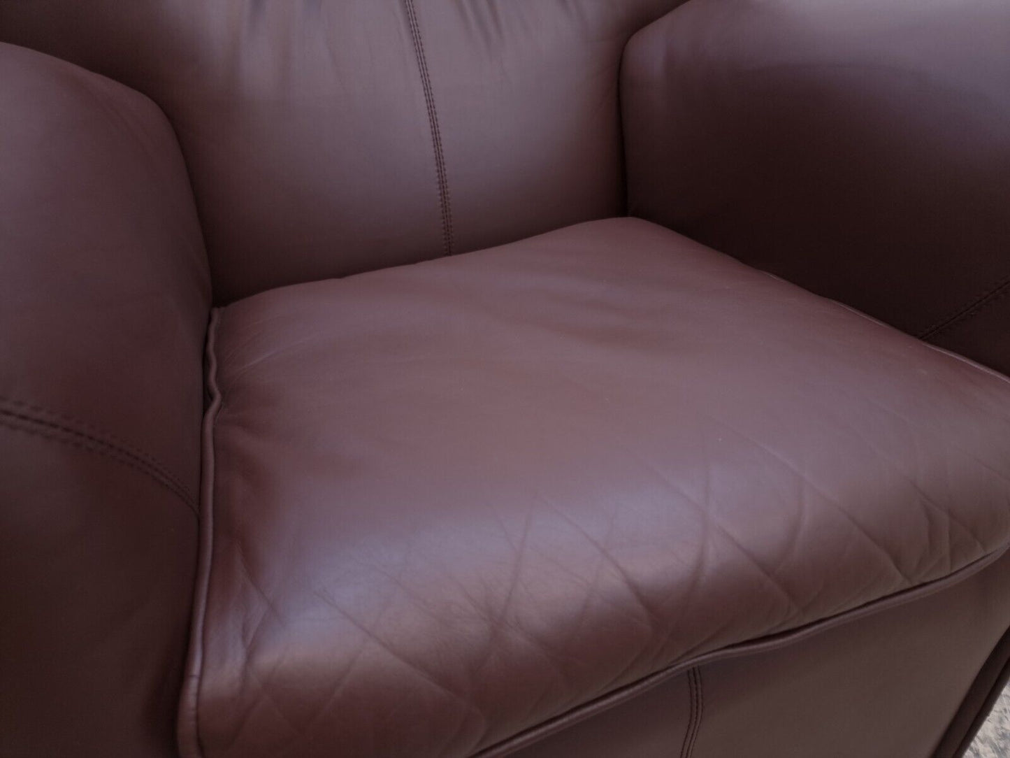 {{ product_title }} – {{ product_type }} von JS Furniture, Designer-Möbel gebraucht.