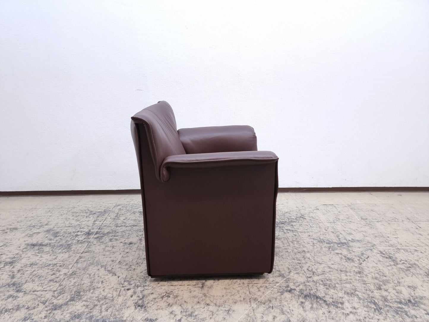 {{ product_title }} – {{ product_type }} von JS Furniture, Designer-Möbel gebraucht.
