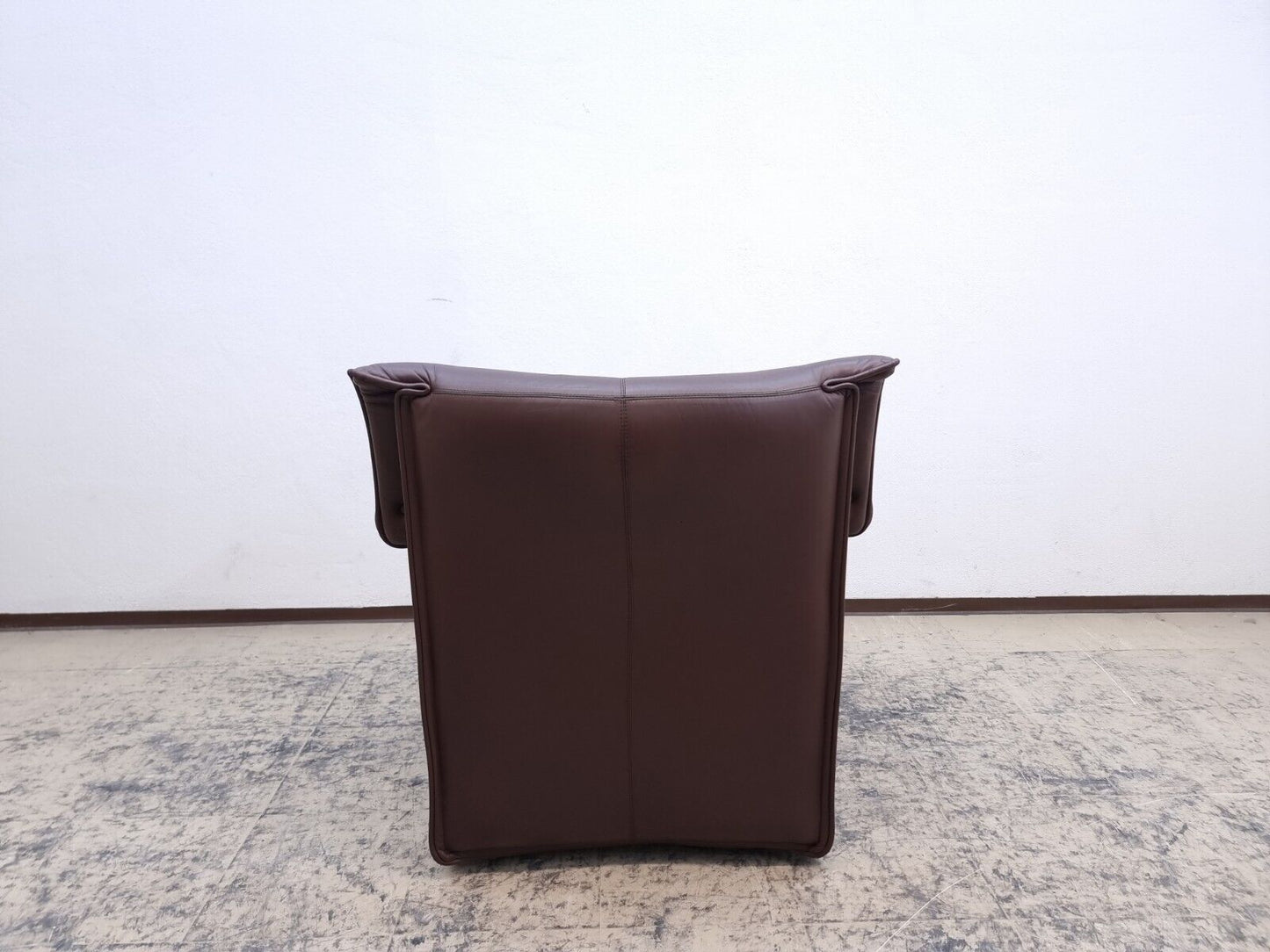 {{ product_title }} – {{ product_type }} von JS Furniture, Designer-Möbel gebraucht.