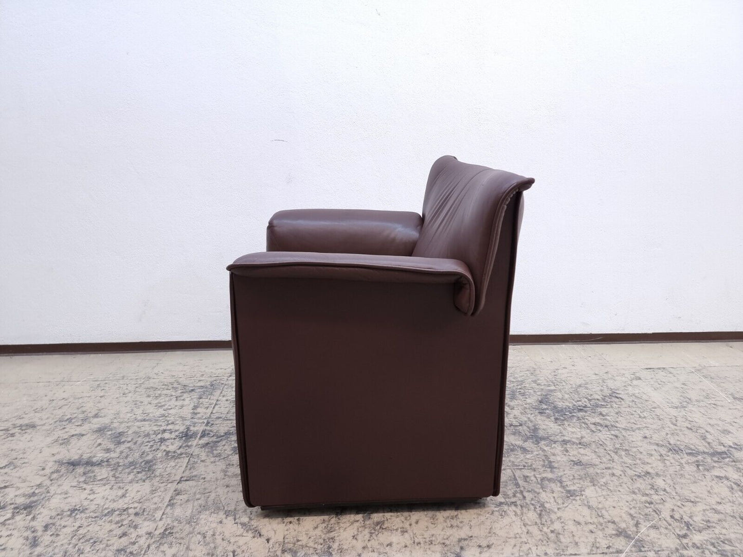 {{ product_title }} – {{ product_type }} von JS Furniture, Designer-Möbel gebraucht.