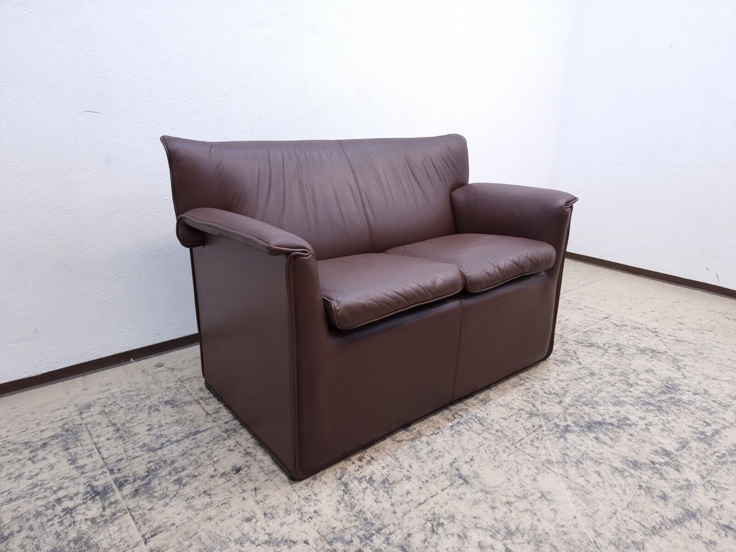 {{ product_title }} – {{ product_type }} von JS Furniture, Designer-Möbel gebraucht.