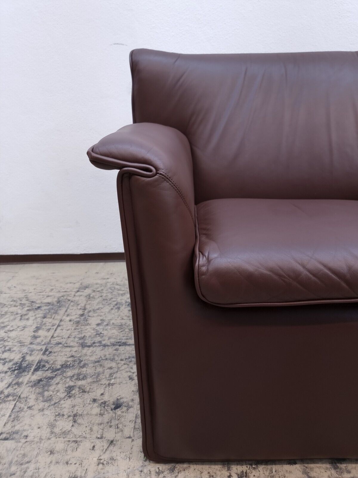 {{ product_title }} – {{ product_type }} von JS Furniture, Designer-Möbel gebraucht.