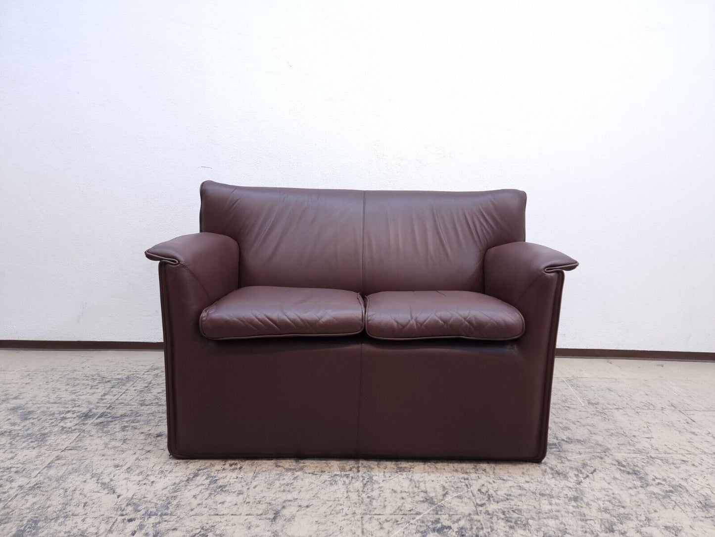 {{ product_title }} – {{ product_type }} von JS Furniture, Designer-Möbel gebraucht.