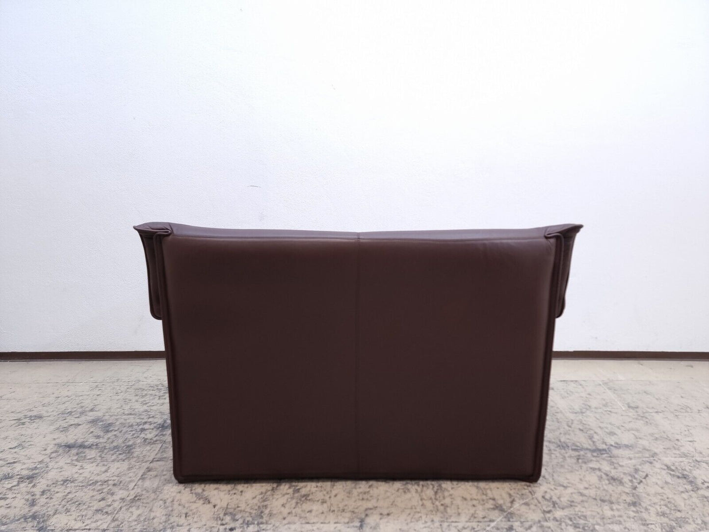 {{ product_title }} – {{ product_type }} von JS Furniture, Designer-Möbel gebraucht.