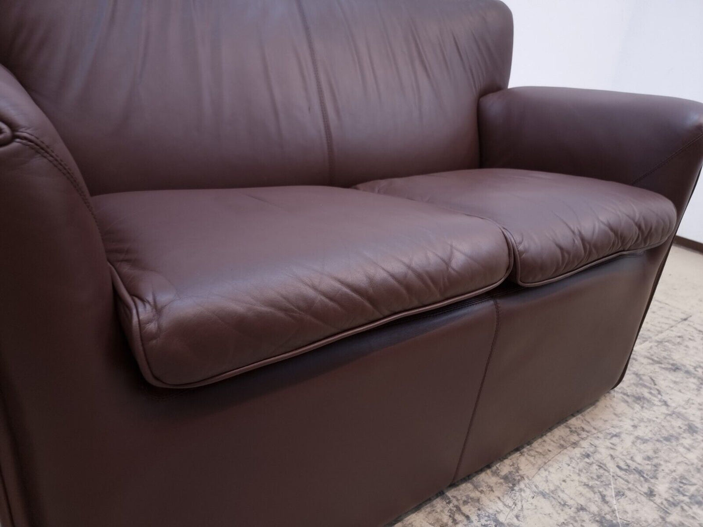 {{ product_title }} – {{ product_type }} von JS Furniture, Designer-Möbel gebraucht.
