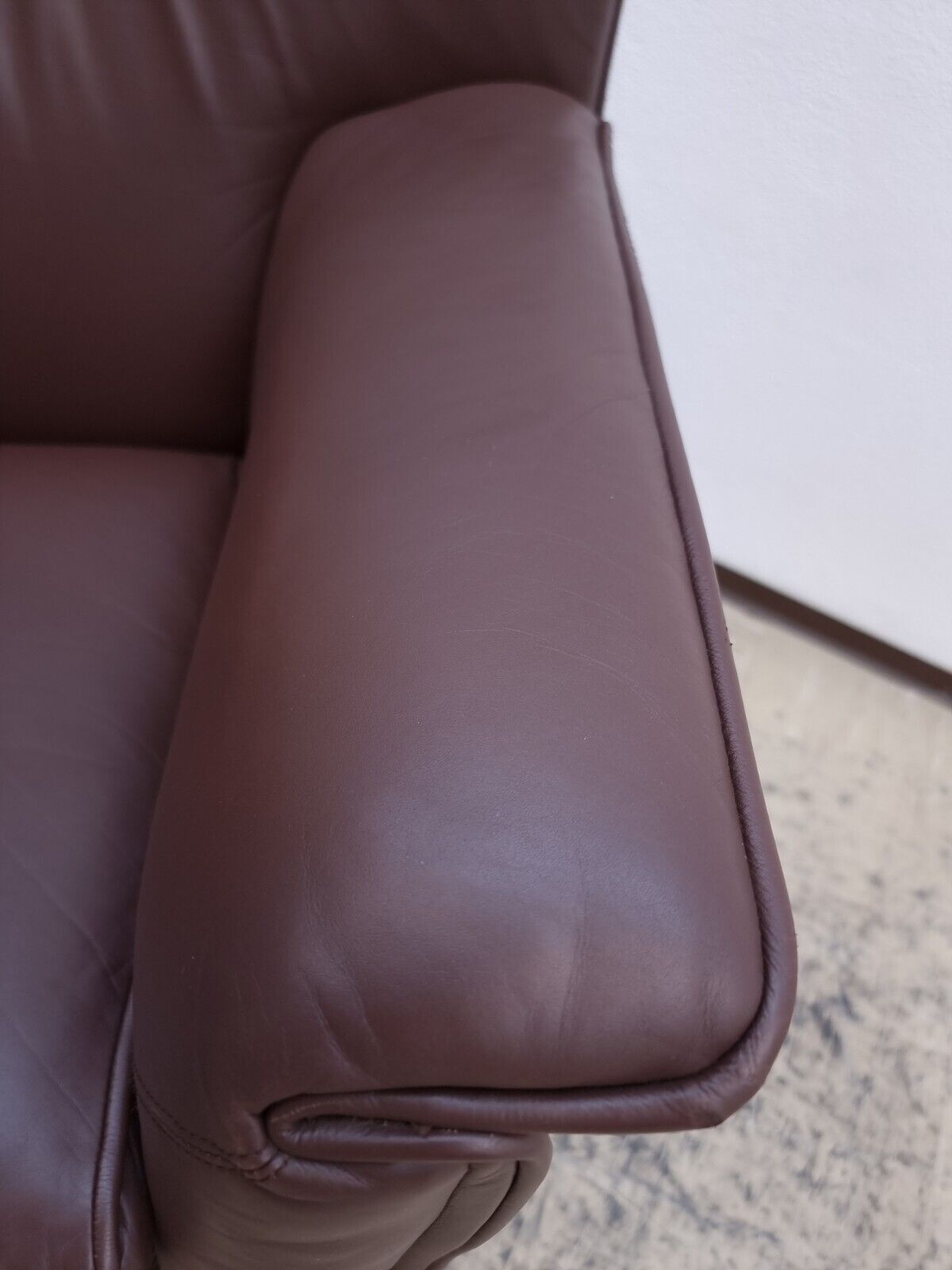 {{ product_title }} – {{ product_type }} von JS Furniture, Designer-Möbel gebraucht.