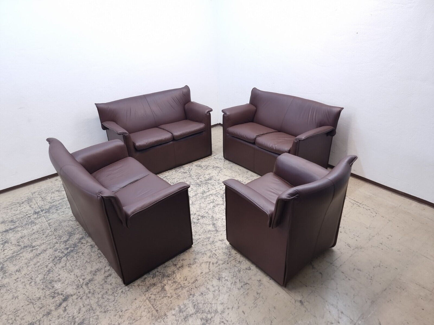 {{ product_title }} – {{ product_type }} von JS Furniture, Designer-Möbel gebraucht.