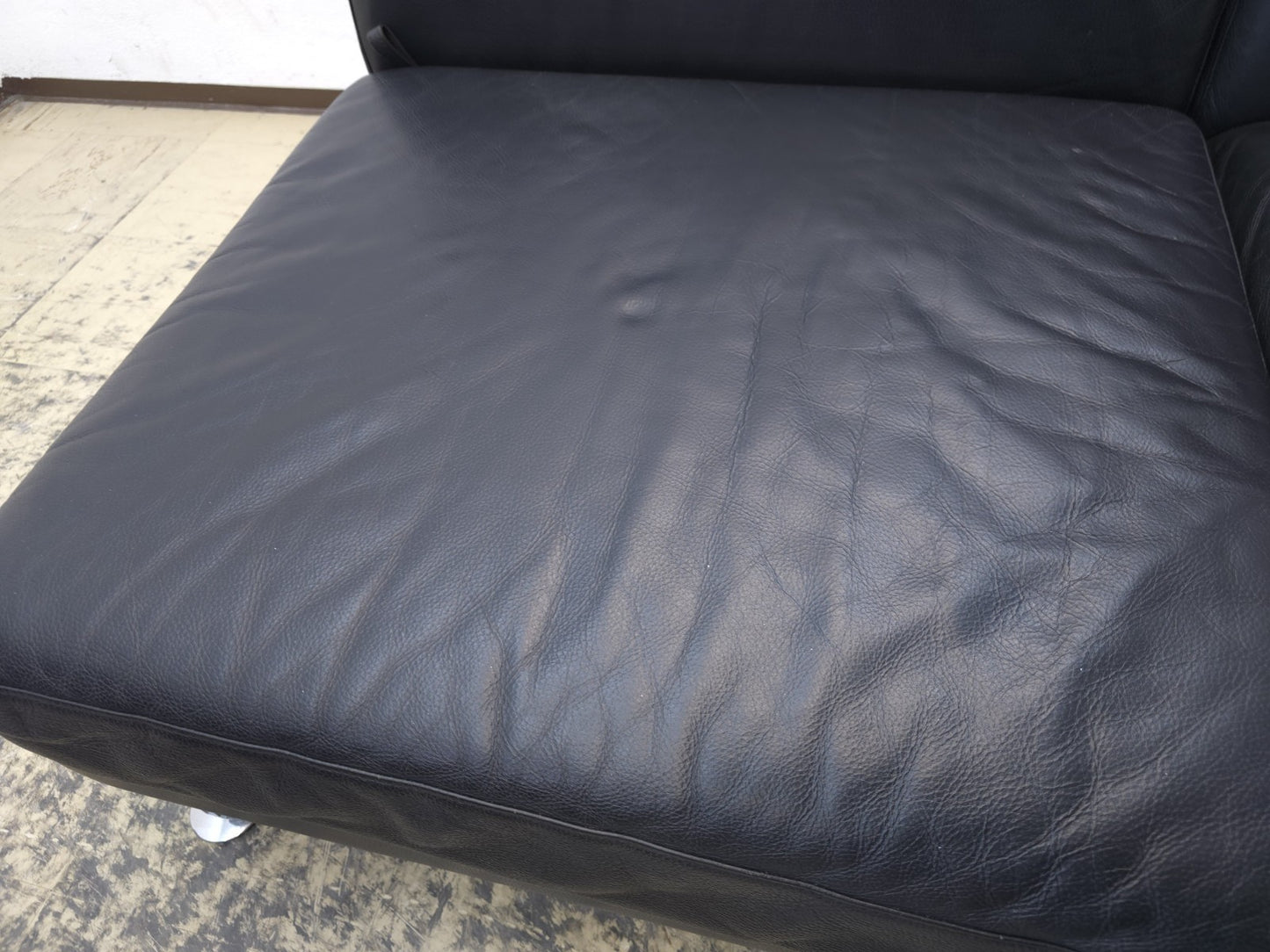 {{ product_title }} – {{ product_type }} von JS Furniture, Designer-Möbel gebraucht.