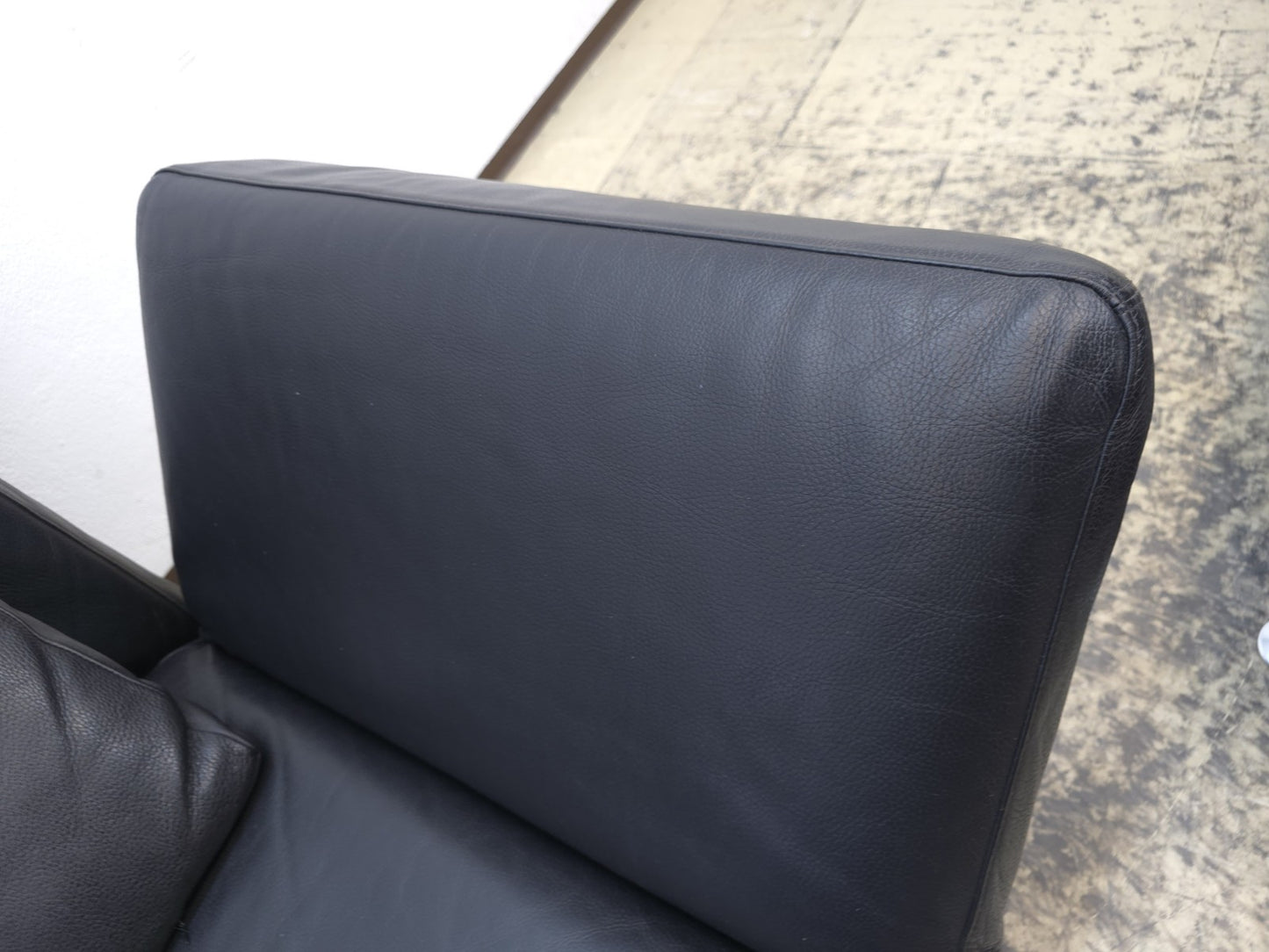 {{ product_title }} – {{ product_type }} von JS Furniture, Designer-Möbel gebraucht.