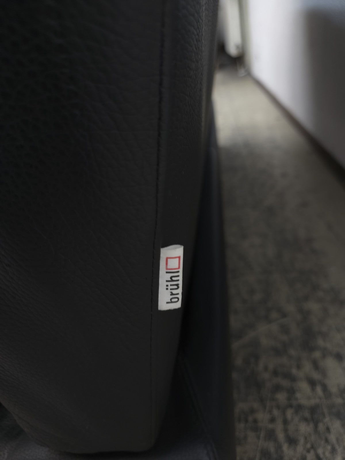 {{ product_title }} – {{ product_type }} von JS Furniture, Designer-Möbel gebraucht.
