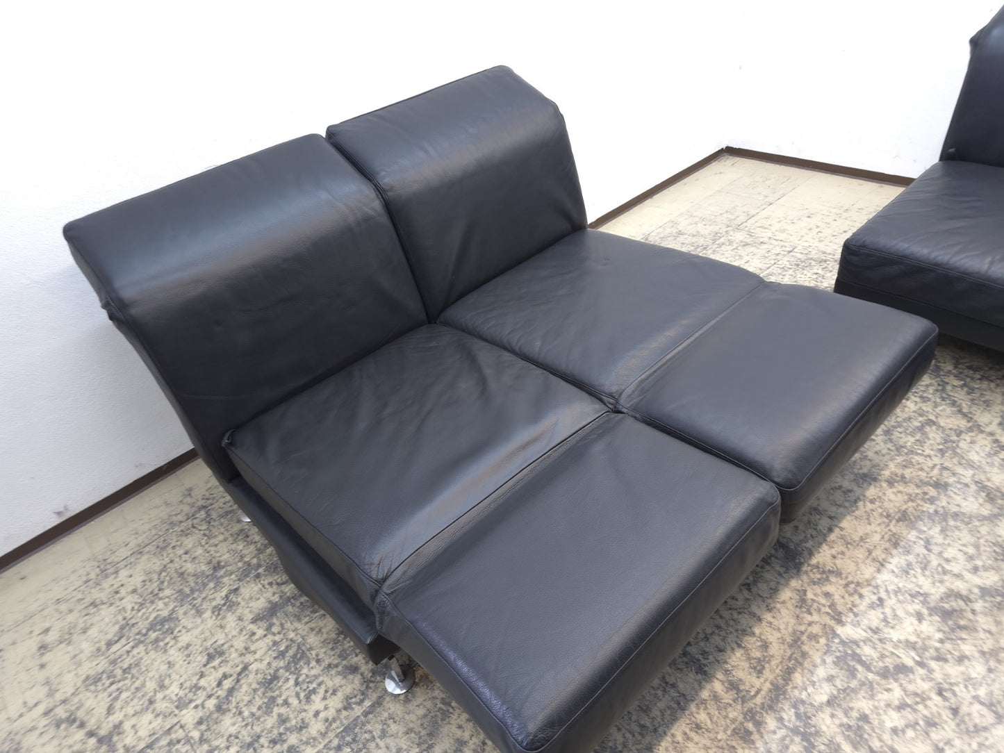 {{ product_title }} – {{ product_type }} von JS Furniture, Designer-Möbel gebraucht.