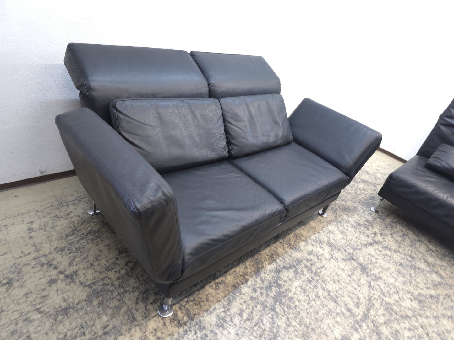 {{ product_title }} – {{ product_type }} von JS Furniture, Designer-Möbel gebraucht.