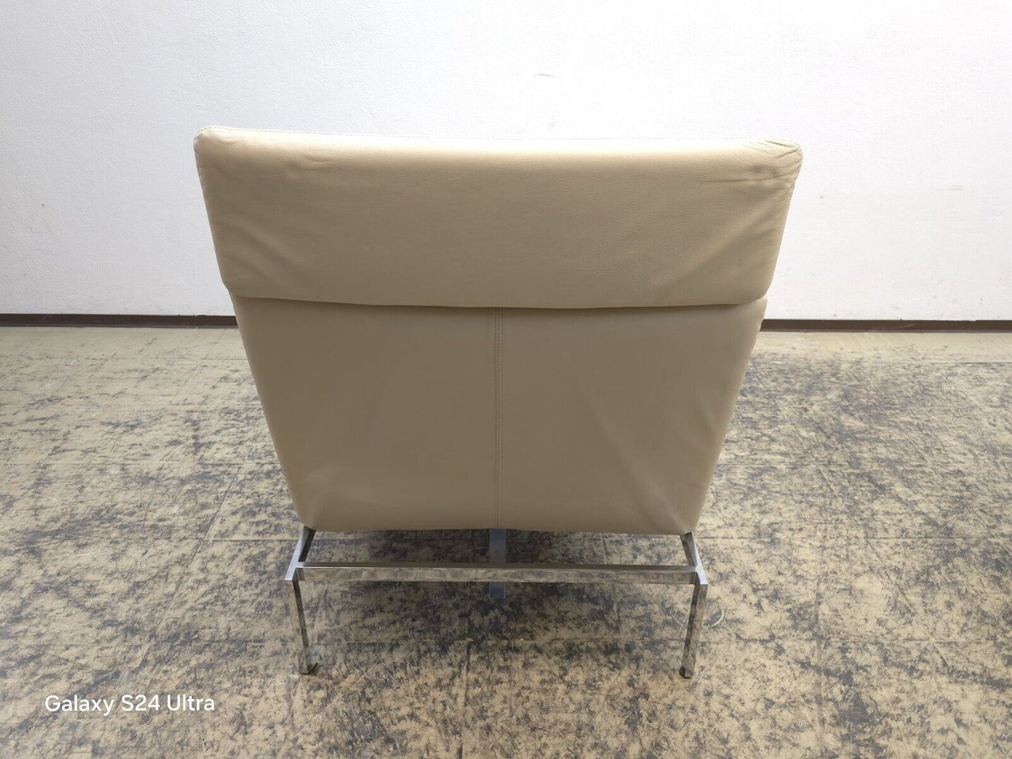 {{ product_title }} – {{ product_type }} von JS Furniture, Designer-Möbel gebraucht.