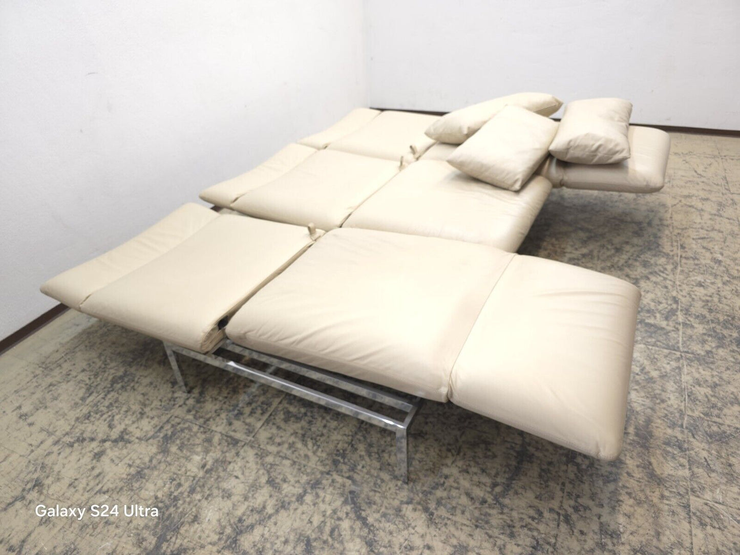 {{ product_title }} – {{ product_type }} von JS Furniture, Designer-Möbel gebraucht.