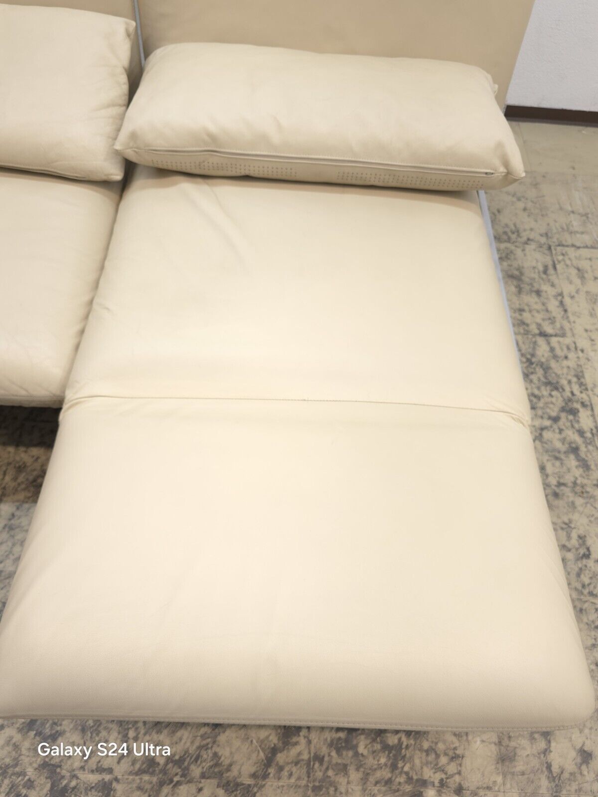{{ product_title }} – {{ product_type }} von JS Furniture, Designer-Möbel gebraucht.