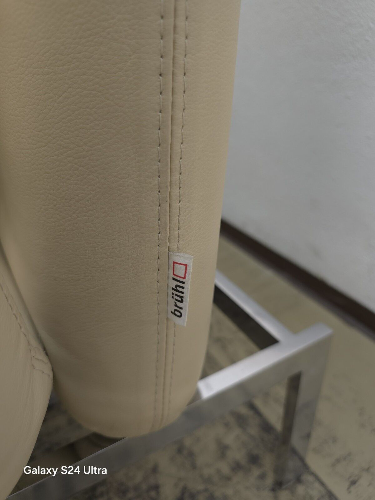 {{ product_title }} – {{ product_type }} von JS Furniture, Designer-Möbel gebraucht.