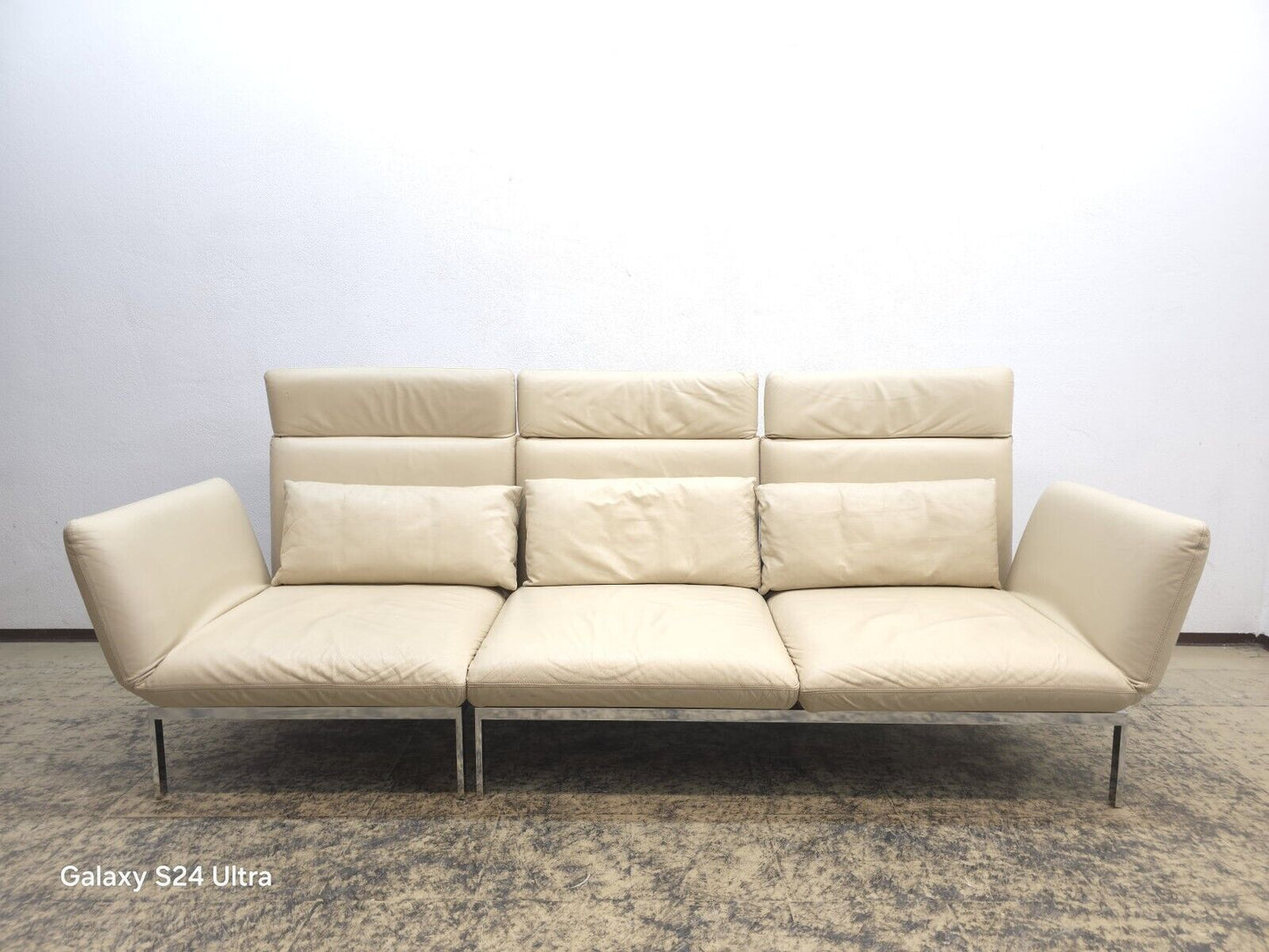 {{ product_title }} – {{ product_type }} von JS Furniture, Designer-Möbel gebraucht.
