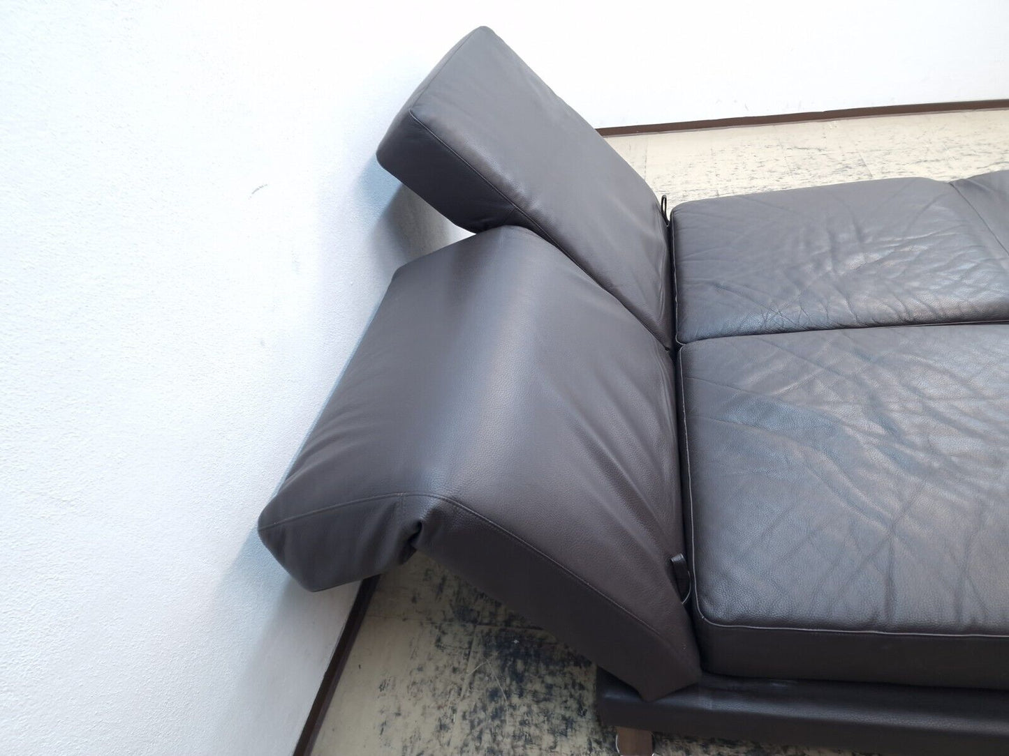 {{ product_title }} – {{ product_type }} von JS Furniture, Designer-Möbel gebraucht.