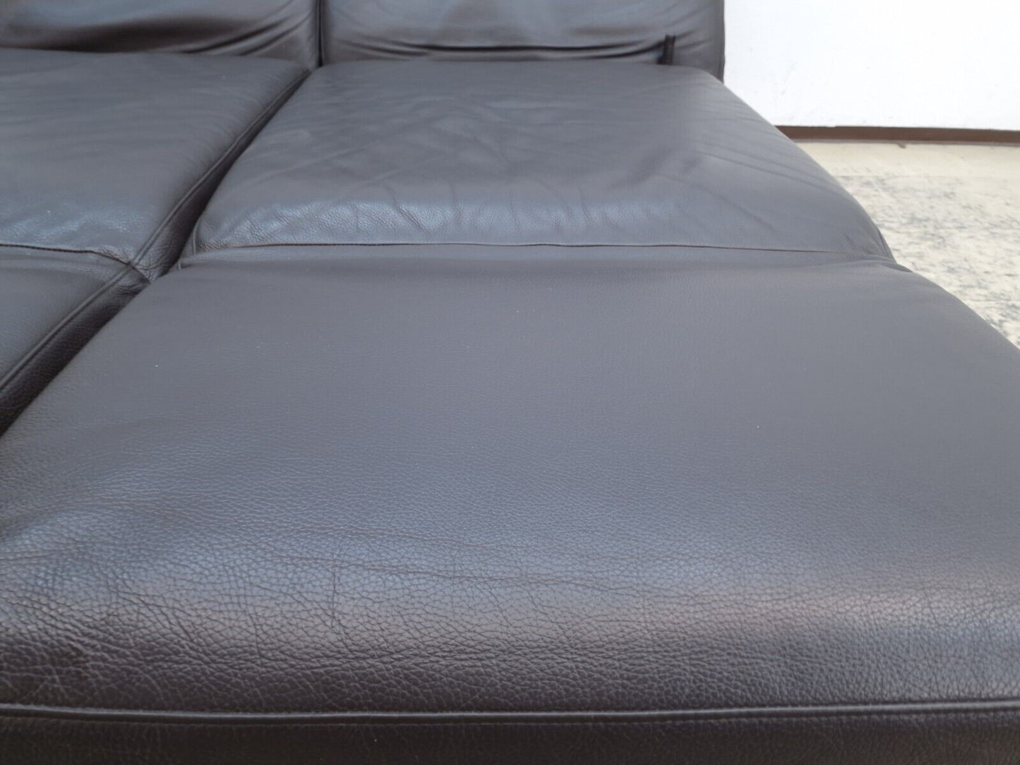 {{ product_title }} – {{ product_type }} von JS Furniture, Designer-Möbel gebraucht.