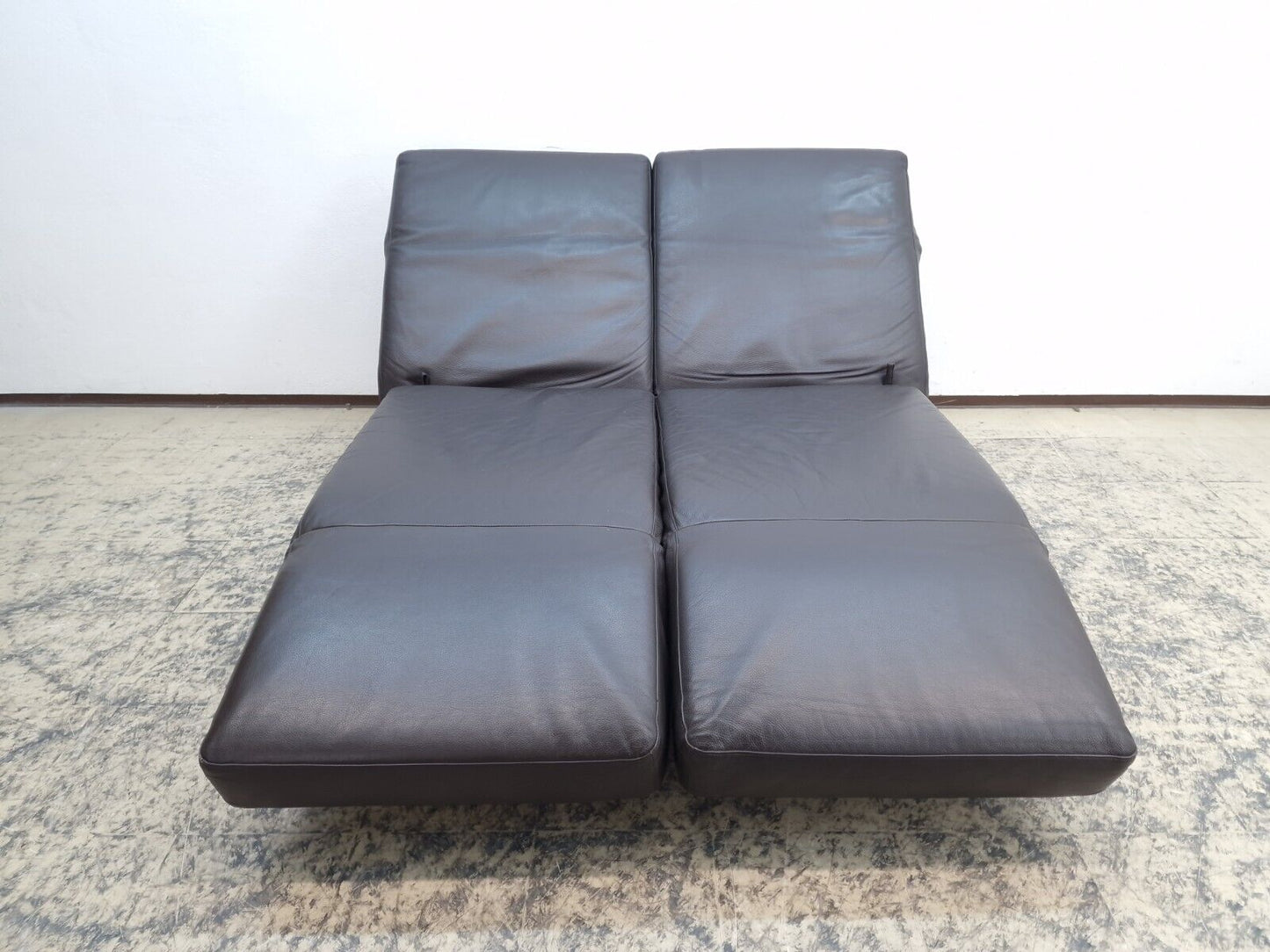 {{ product_title }} – {{ product_type }} von JS Furniture, Designer-Möbel gebraucht.