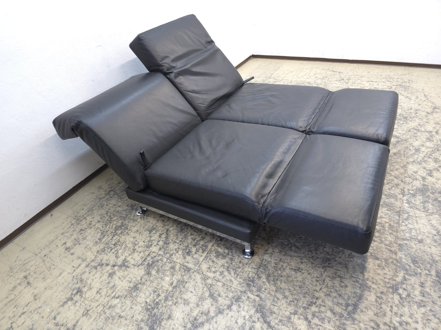 {{ product_title }} – {{ product_type }} von JS Furniture, Designer-Möbel gebraucht.