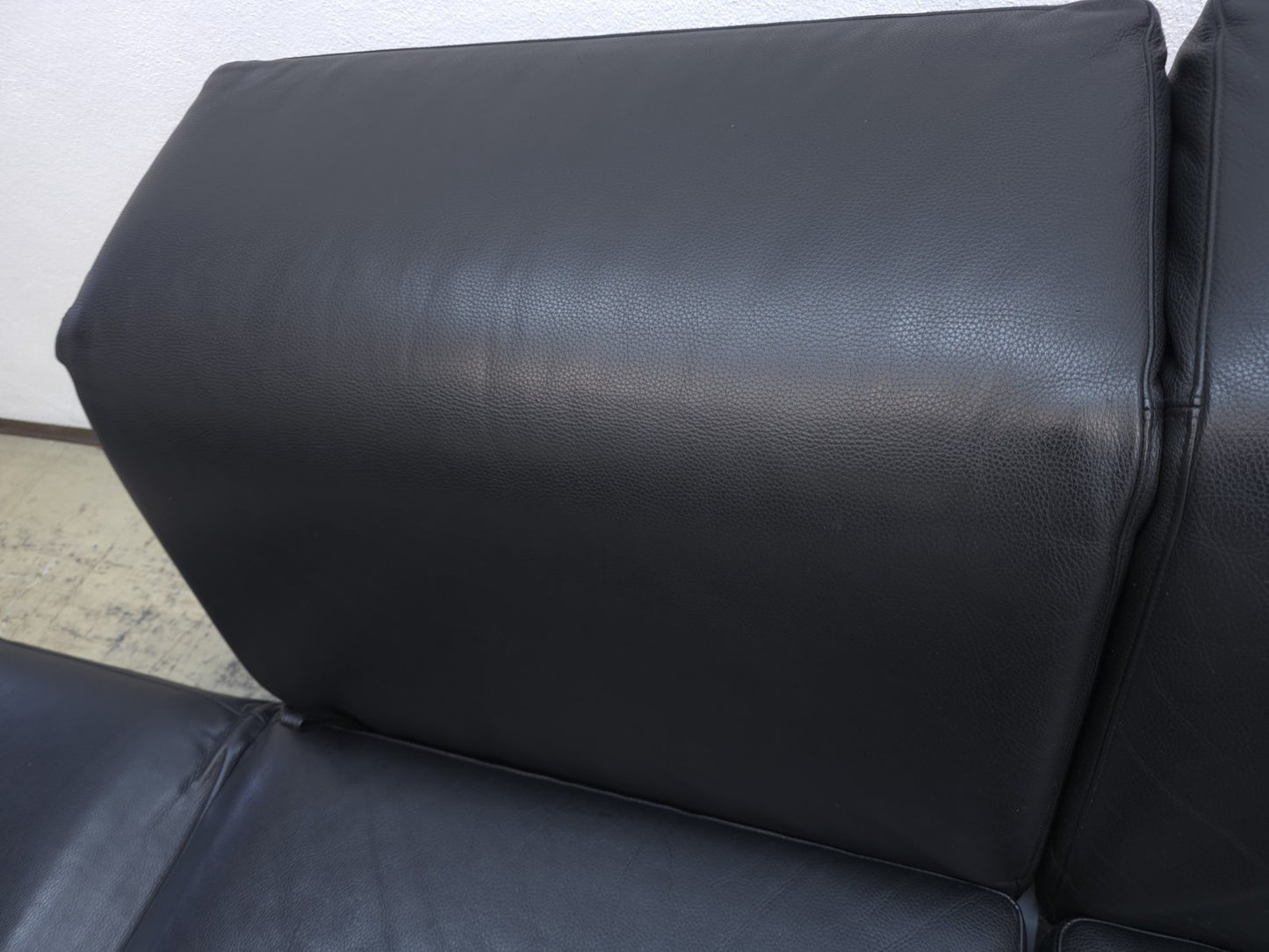 {{ product_title }} – {{ product_type }} von JS Furniture, Designer-Möbel gebraucht.