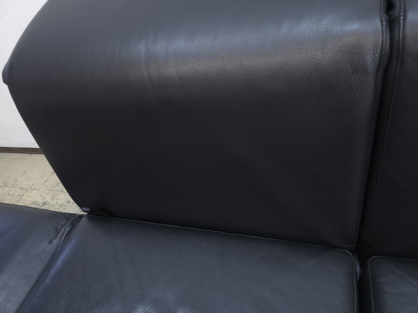 {{ product_title }} – {{ product_type }} von JS Furniture, Designer-Möbel gebraucht.