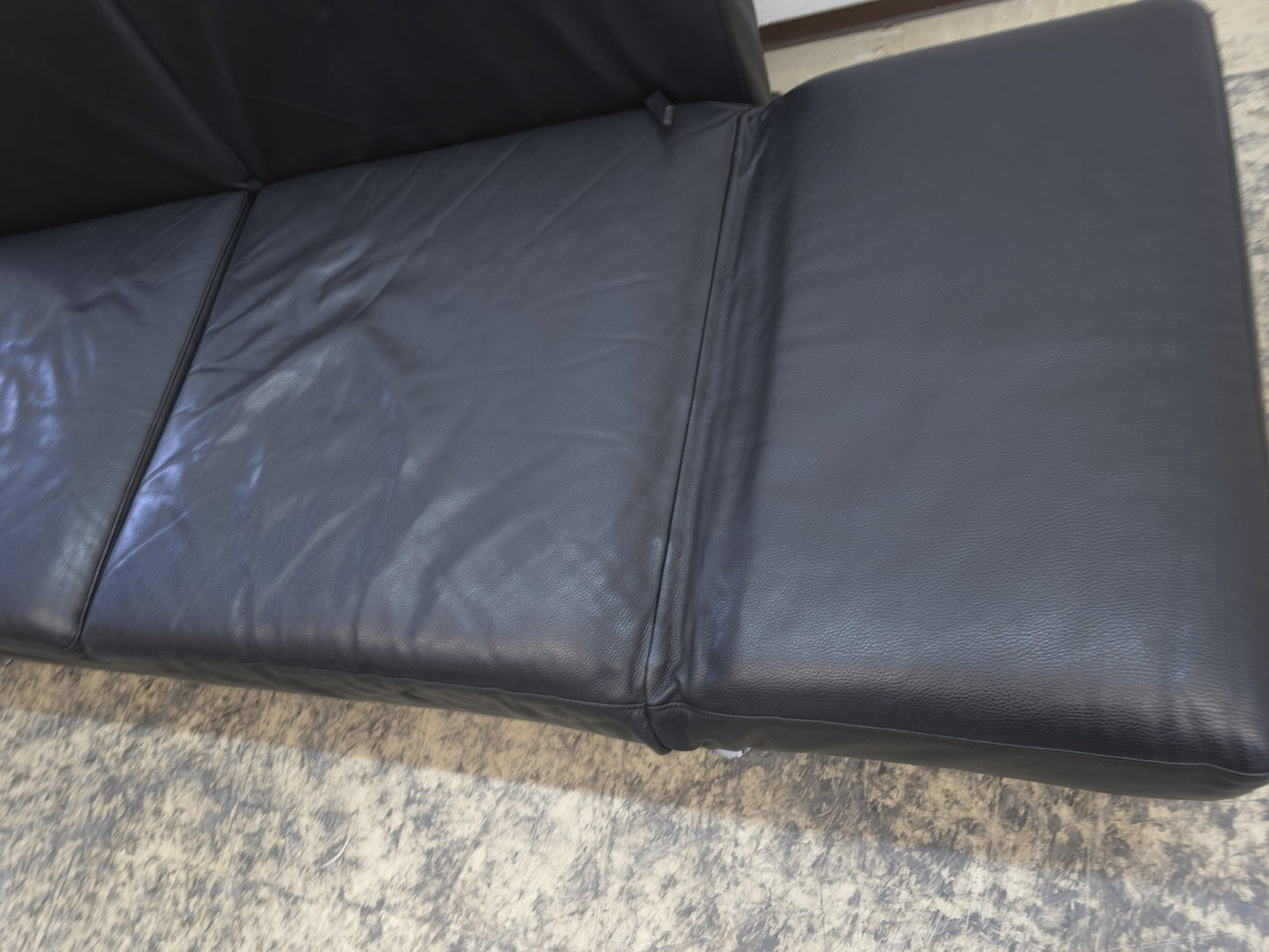 {{ product_title }} – {{ product_type }} von JS Furniture, Designer-Möbel gebraucht.