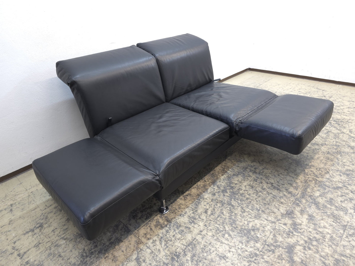 {{ product_title }} – {{ product_type }} von JS Furniture, Designer-Möbel gebraucht.