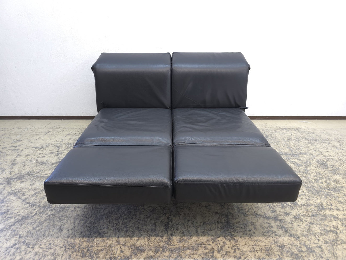 {{ product_title }} – {{ product_type }} von JS Furniture, Designer-Möbel gebraucht.