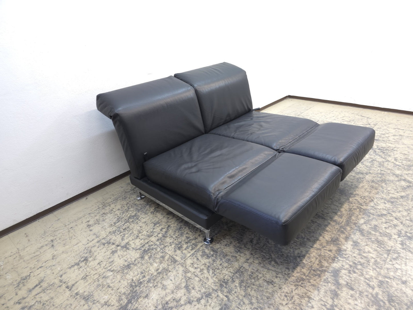 {{ product_title }} – {{ product_type }} von JS Furniture, Designer-Möbel gebraucht.