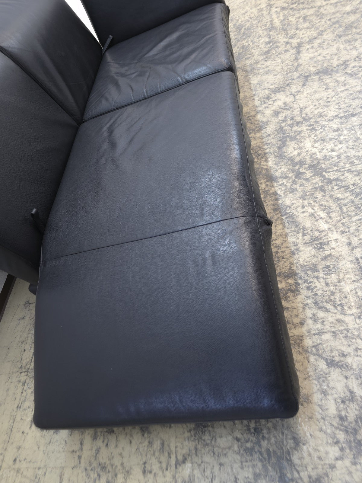 {{ product_title }} – {{ product_type }} von JS Furniture, Designer-Möbel gebraucht.