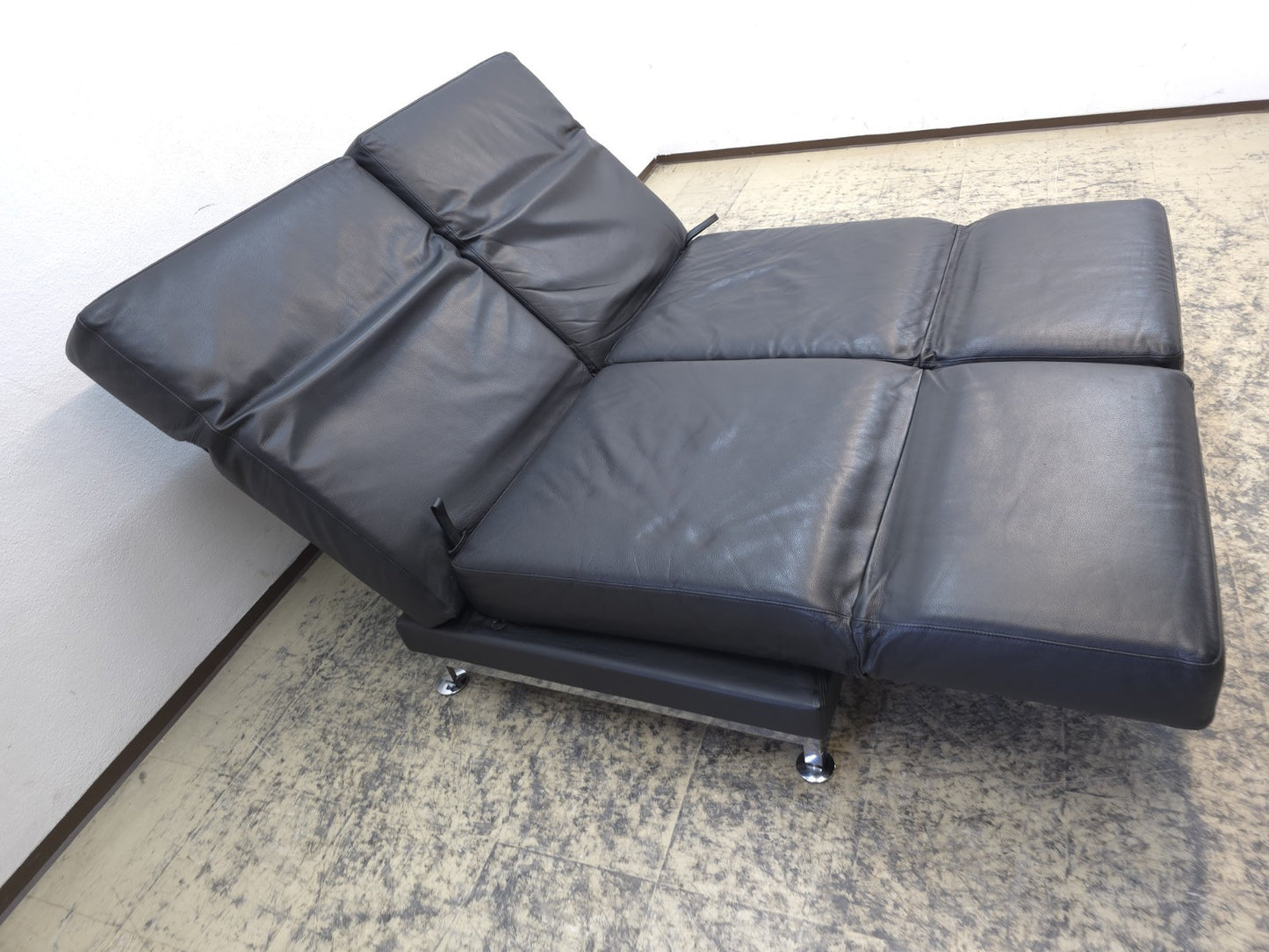 {{ product_title }} – {{ product_type }} von JS Furniture, Designer-Möbel gebraucht.