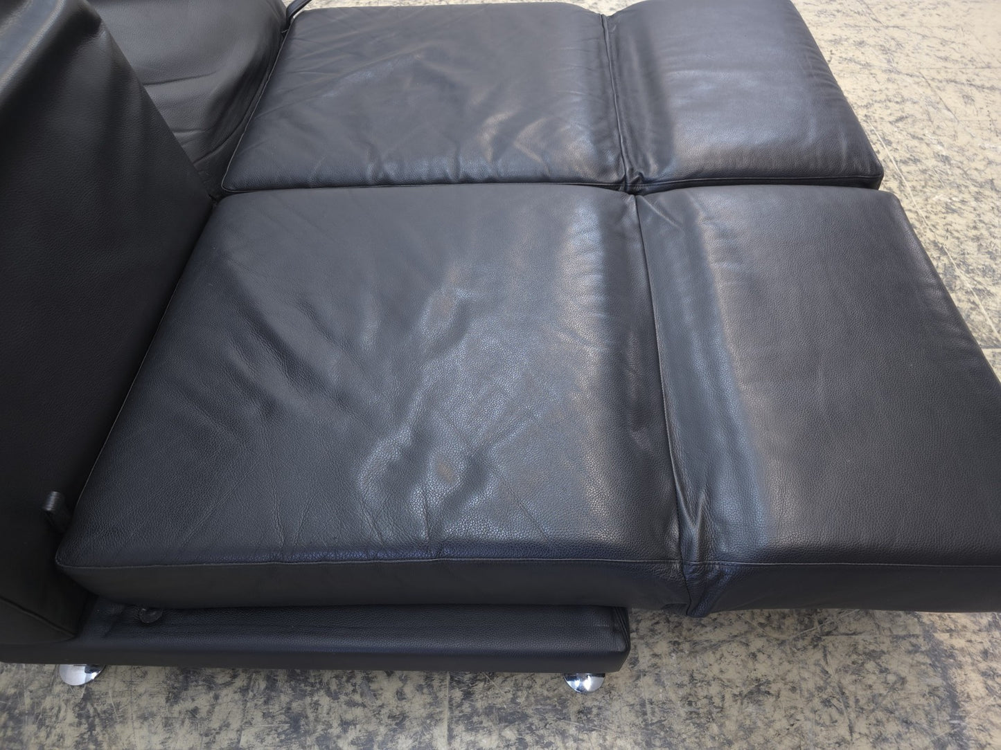{{ product_title }} – {{ product_type }} von JS Furniture, Designer-Möbel gebraucht.
