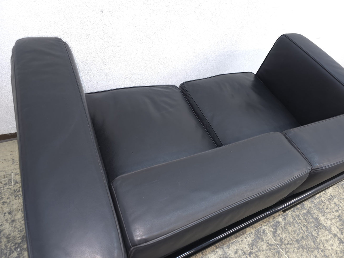 {{ product_title }} – {{ product_type }} von JS Furniture, Designer-Möbel gebraucht.