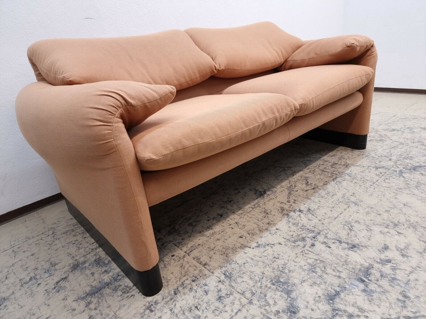 {{ product_title }} – {{ product_type }} von JS Furniture, Designer-Möbel gebraucht.
