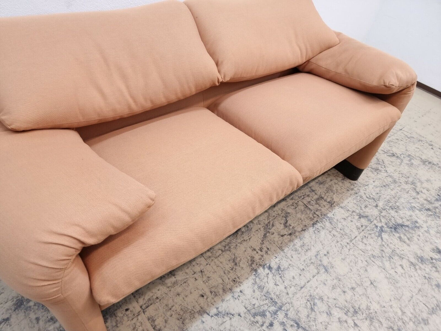 {{ product_title }} – {{ product_type }} von JS Furniture, Designer-Möbel gebraucht.
