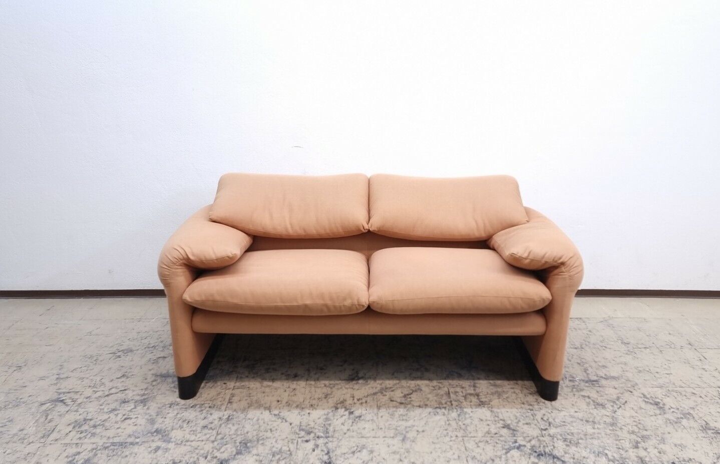 {{ product_title }} – {{ product_type }} von JS Furniture, Designer-Möbel gebraucht.