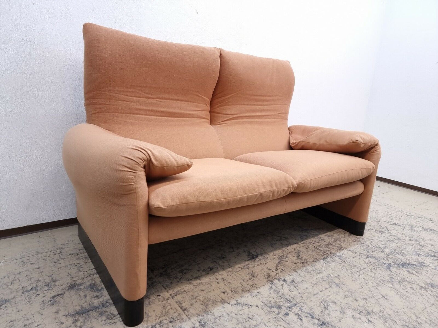 {{ product_title }} – {{ product_type }} von JS Furniture, Designer-Möbel gebraucht.